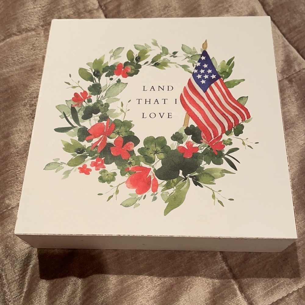 LAND that I love American Flag & Flowers Sign